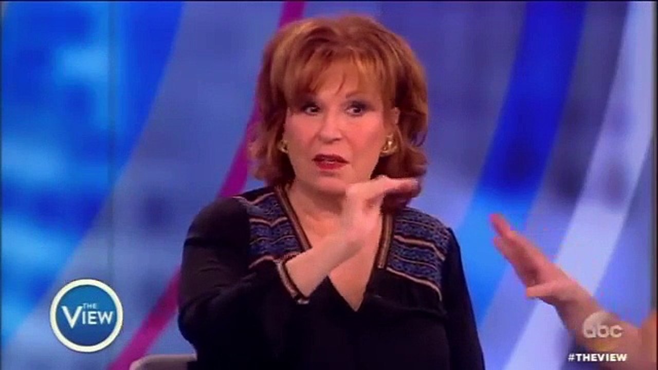 Whoopi Goldberg, en colère, traite Kanye West de "crétin" et d'"abruti" - Découvrez pourquoi