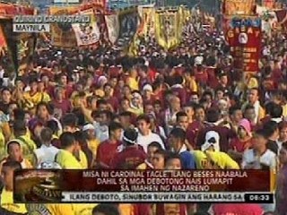 Misa ni Cardinal Tagle, ilang beses naabala dahil sa mga debotong nais lumapit sa Nazareno