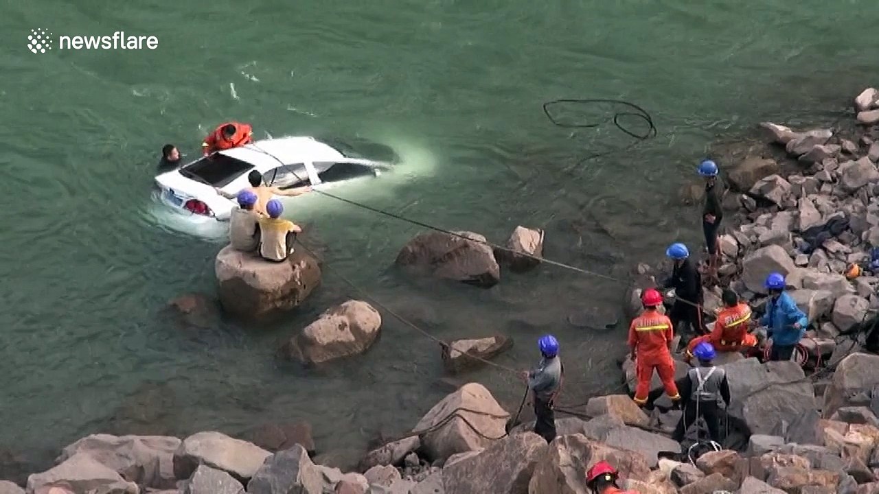 Firefighters and police officers rescue driver who crashed into river
