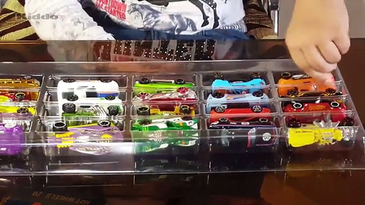Hot Wheels 20 Cars Gift Pack Review by Yuvraj Singh
