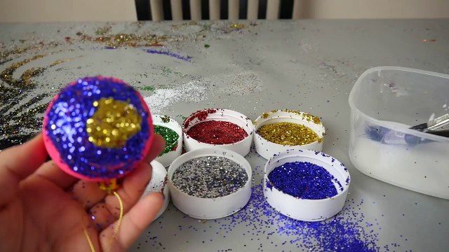 DIY Halloween Decorations Spooky Eyes