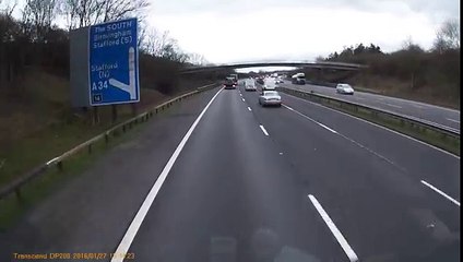 27 01 2016 Jaguar Crash M6 MOV