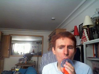 Wiwi égratigne "arrête" de Florent Mothe