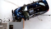 2016 BMW 3 series small overlap IIHS crash test