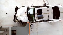 2016 Lexus ES 350 small overlap IIHS crash test