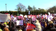 Thousands turn up to rally against the repeal of Obamacare