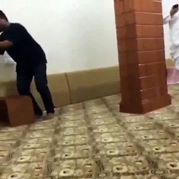Arkadaşını leopara iten cani arkadaş!