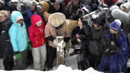 Le lancer de jeune marié sur la neige, une vieille tradition japonaise