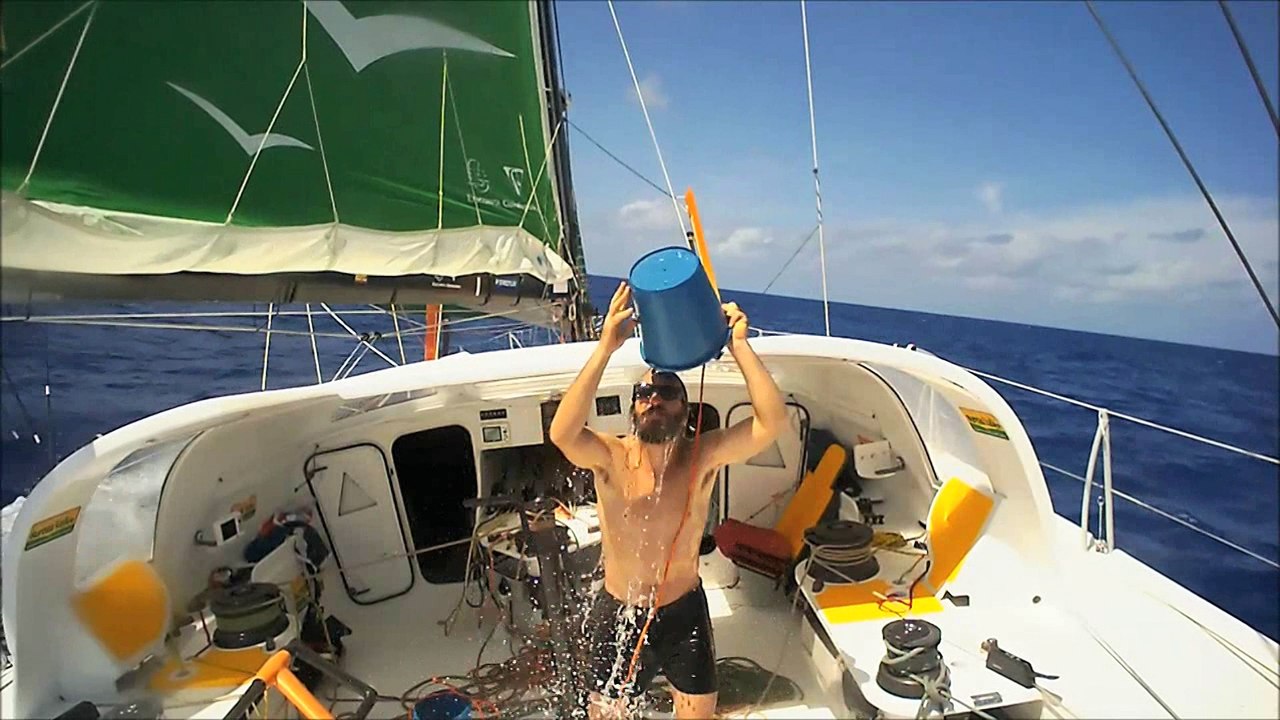 J71 : Avant l'Equateur, c'est douche pour Louis Burton ! / Vendée Globe
