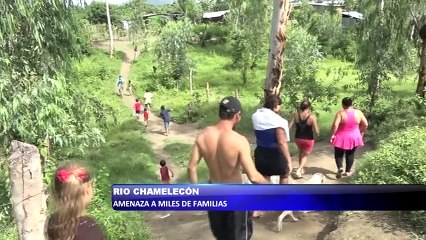 Rio Chamelecon amenaza a miles de familias