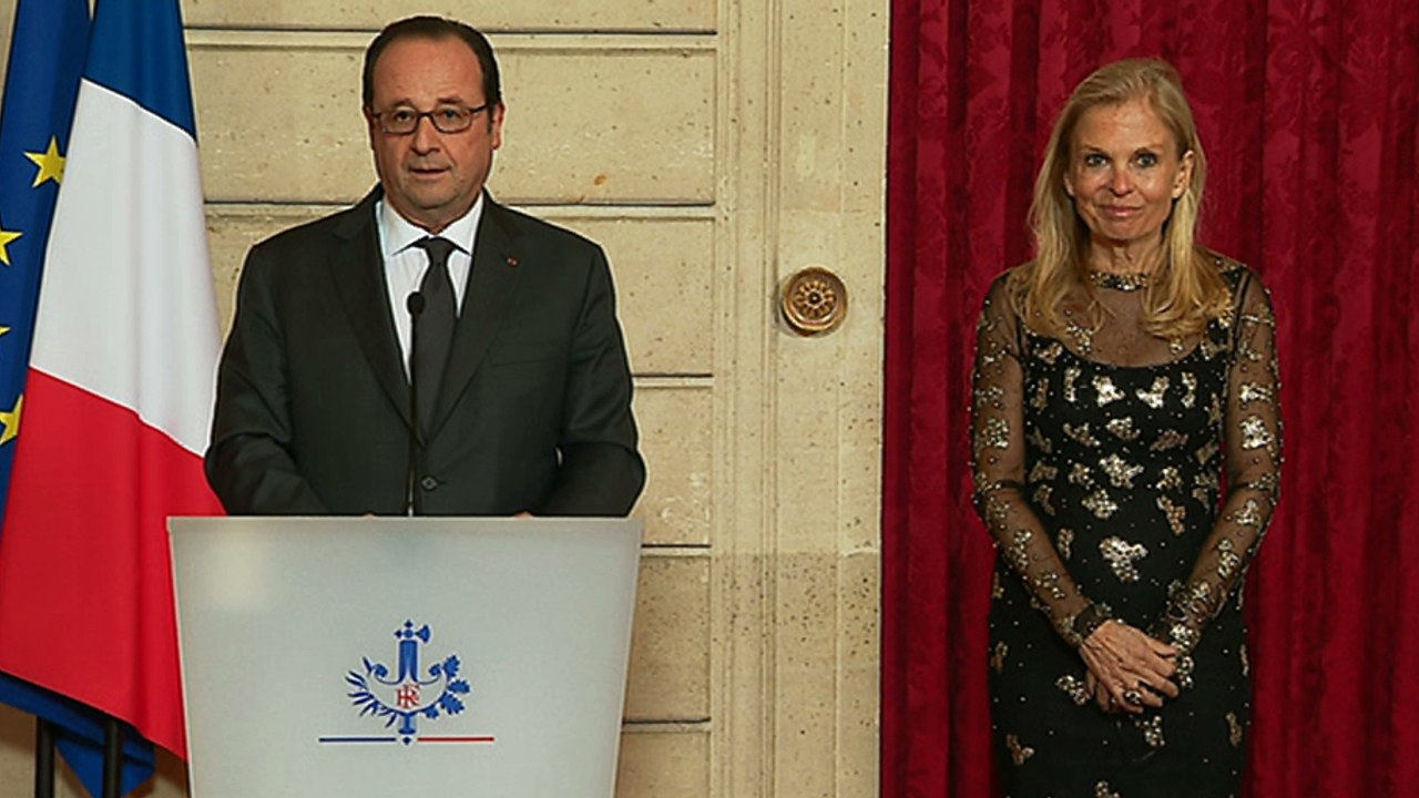 Remise de décoration à Mme Jane HARTLEY, Ambass...