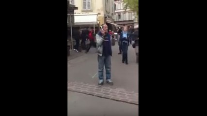 Un homme ivre s'énerve « au téléphone »