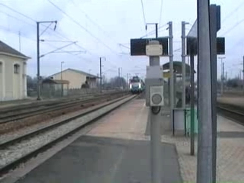 Passage d'un corail en gare de Mezidon
