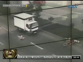 24 Oras: Pagsalpok ng motorsiklo sa isang babaeng tumatawid sa EDSA Balintawak, na-hulicam