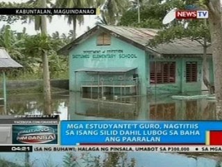 Mga estudyante't guro sa Maguindanao, nagtitiis sa isang silid dahil lubog sa baha ang paaralan