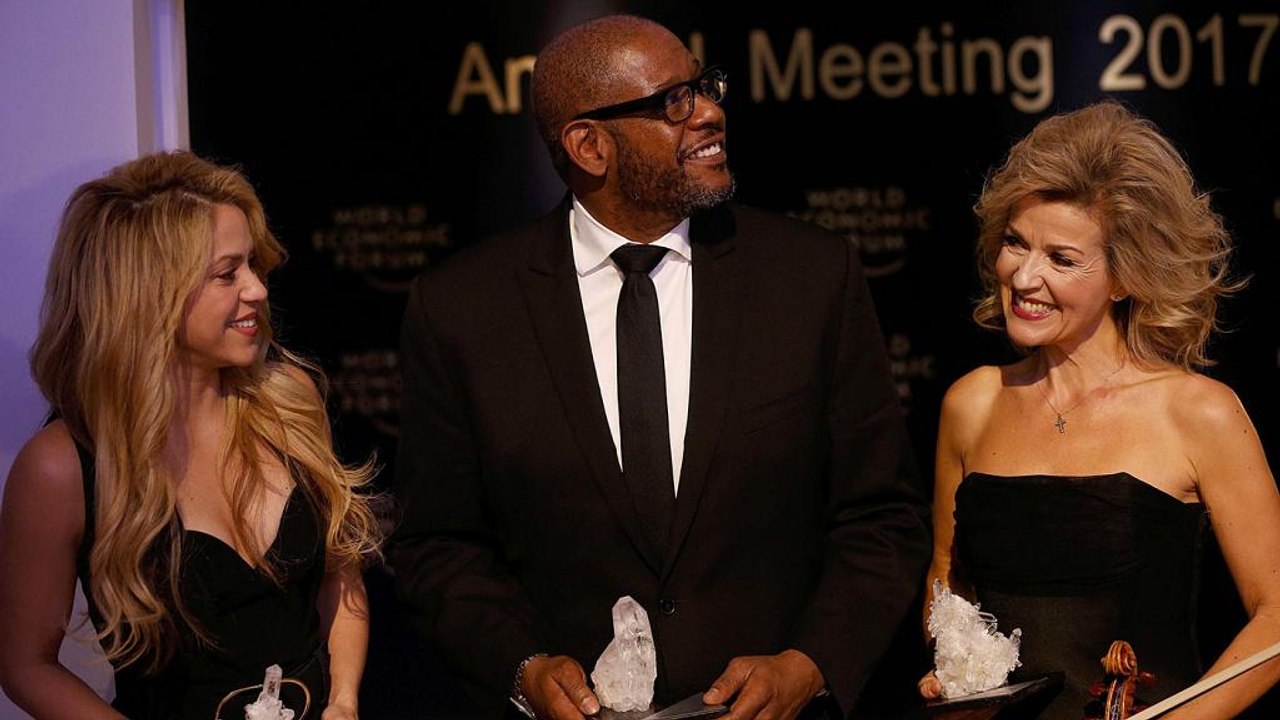 Weltwirtschaftsforum in Davos ehrt Shakira, Whitaker und Mutter