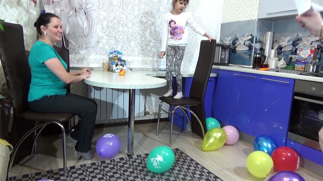Челлендж Квест Взрываем Шары с Заданиями. Мама клево танцует))