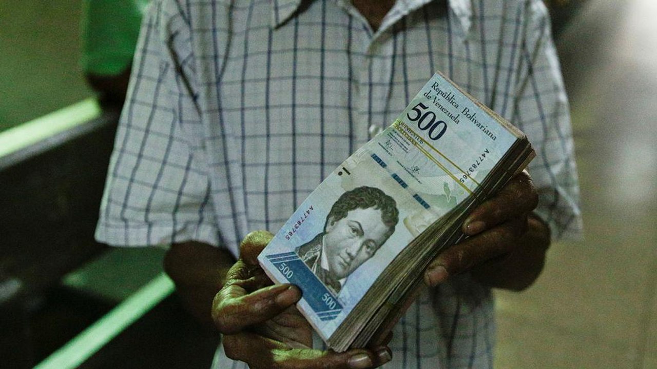 Inflationsgeplagtes venezuela gibt größere geldscheine aus