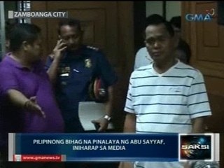Saksi: Pilipinong bihag na pinalaya ng Abu Sayyaf, iniharap sa media