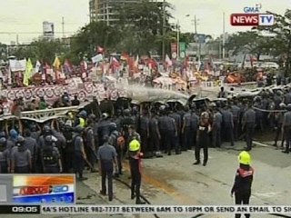 NTG: Mga raliyista, binugahan ng tubig nang itumba ang harang sa Commonwealth Ave.