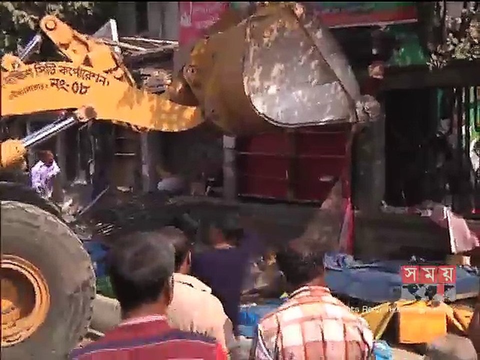 রাজধানীতে স্থায়ী পুনর্বাসনের দাবিতে হকারদের বিক্ষোভ