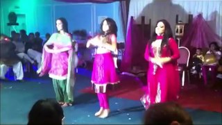 Cute Girls Doing Mehndi Dance On Latest Songs 2017