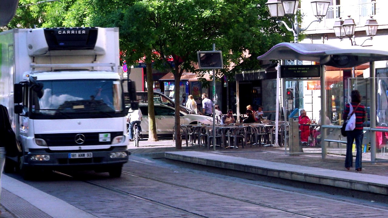 Le ZAP - Des restrictions pour les camions de livraison à Grenoble