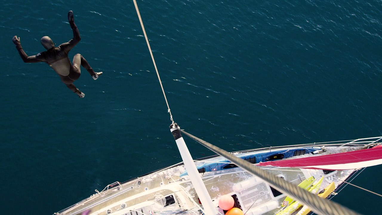 Surf - Islande : du froid, de la neige, et des tubes pour camper le décor