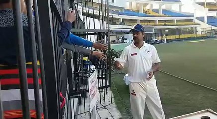 Shocking Video | RP Singh throws fan's mobile Phone