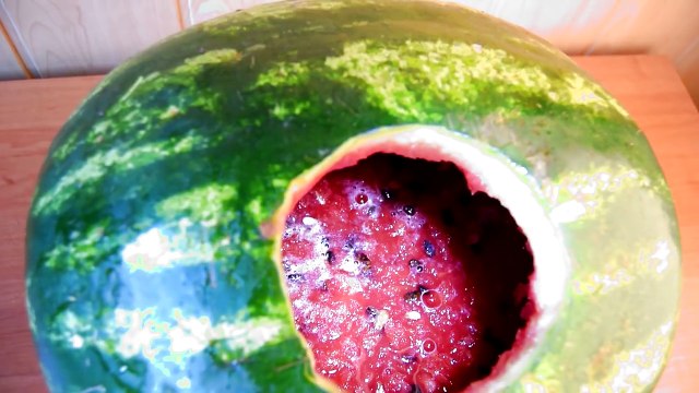 ЧТО БУДЕТ ЕСЛИ В АРБУЗ ЗАЛИТЬ БЕНЗИН И СКИНУТЬ С 6 ЭТАЖА