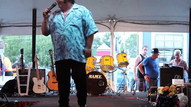 Allex Flores sings 'Love Me Tender' Elvis Week 2016