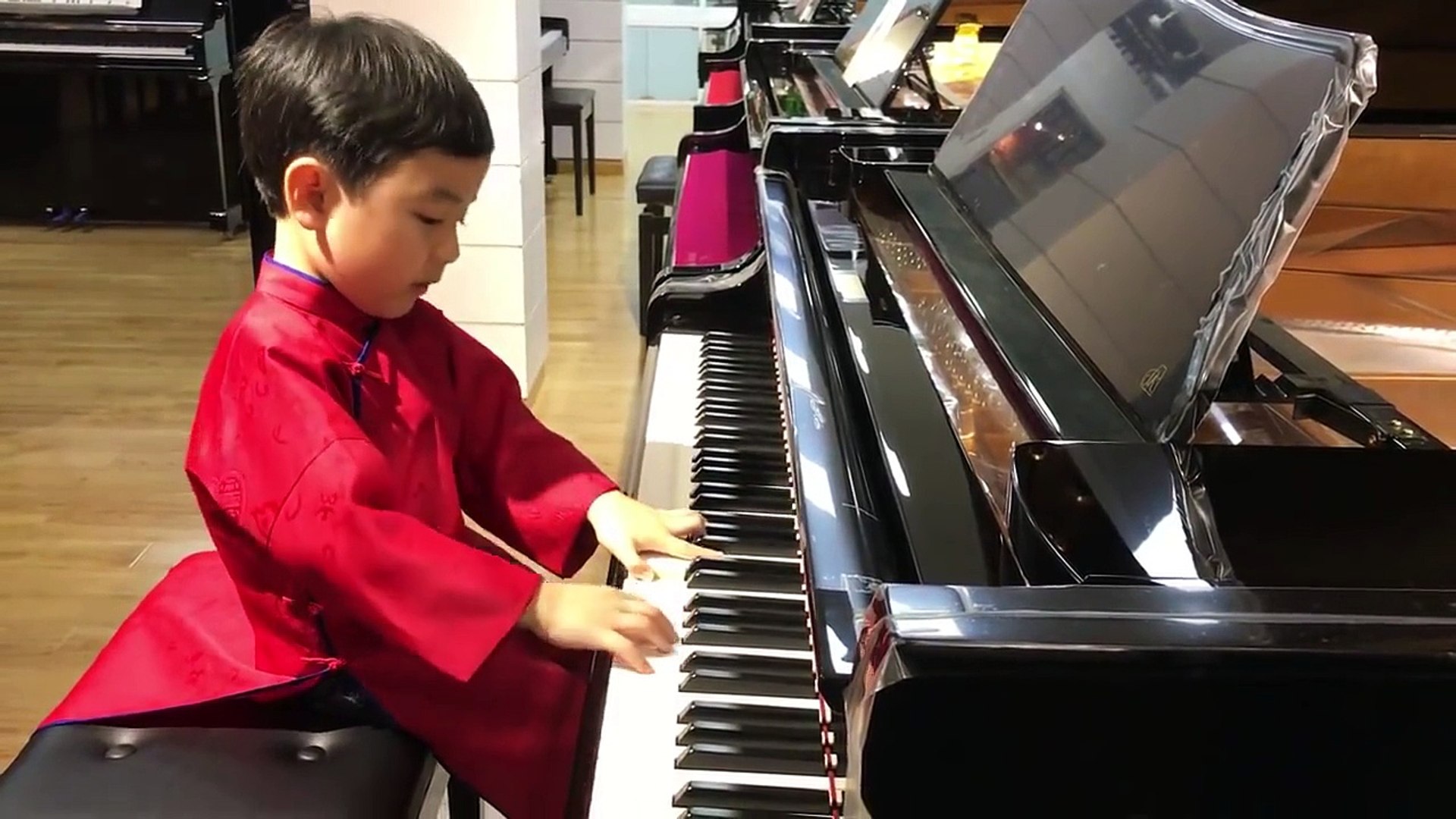 Incroyable enfant pianiste de 5 ans - Vidéo Dailymotion