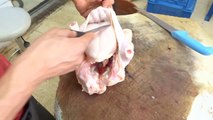 تجهيز الدجاجة قبل حشوها - Tunisian Cuisine Zakia - Traitement du poulet avant de le remplir