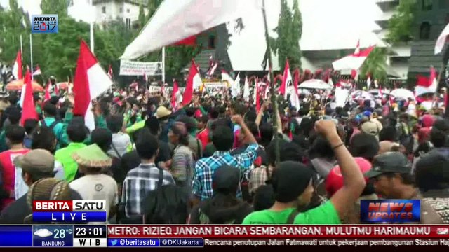 Unjuk Rasa Depan Kantor Gubernur Jateng Ricuh
