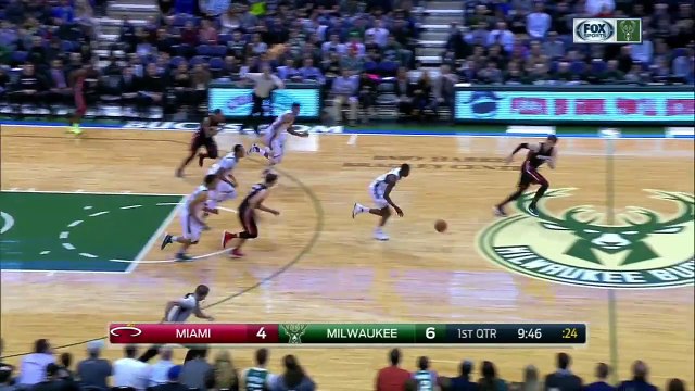 Giannis Antetokounmpo puts on Dunk Show