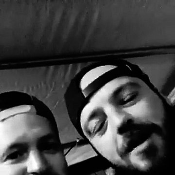 L'humoriste Alban Ivanov dédicace un petit message au Club Des Portugais de Châtellerault