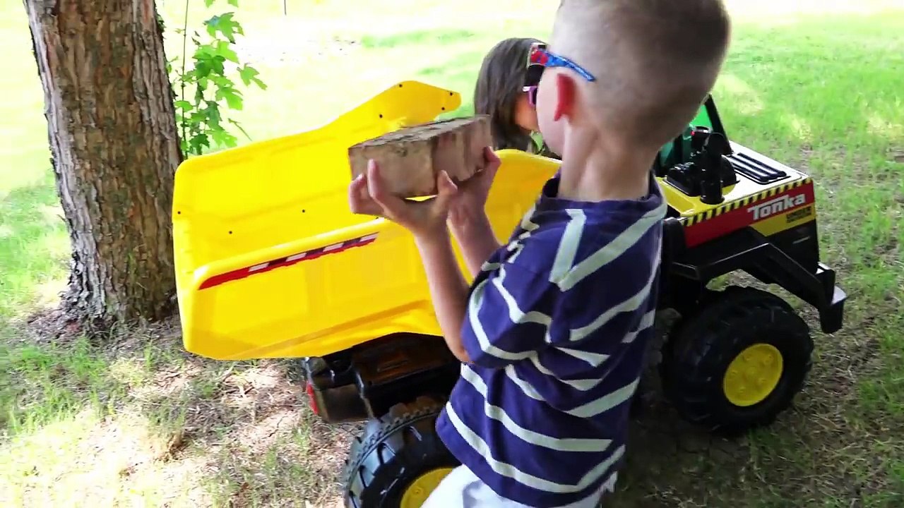 HUGE Tonka Truck for Kids Toy Trucks Dynacraft 3D Ride On Toy Unboxing Kinder Playtime