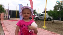 Ярослава и Хелло Китти в парке Песчаных Скульптур. Видео для детей. Hello Kitty Toys.