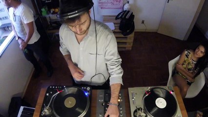 Robles DJ Set - Quarto/Fresta