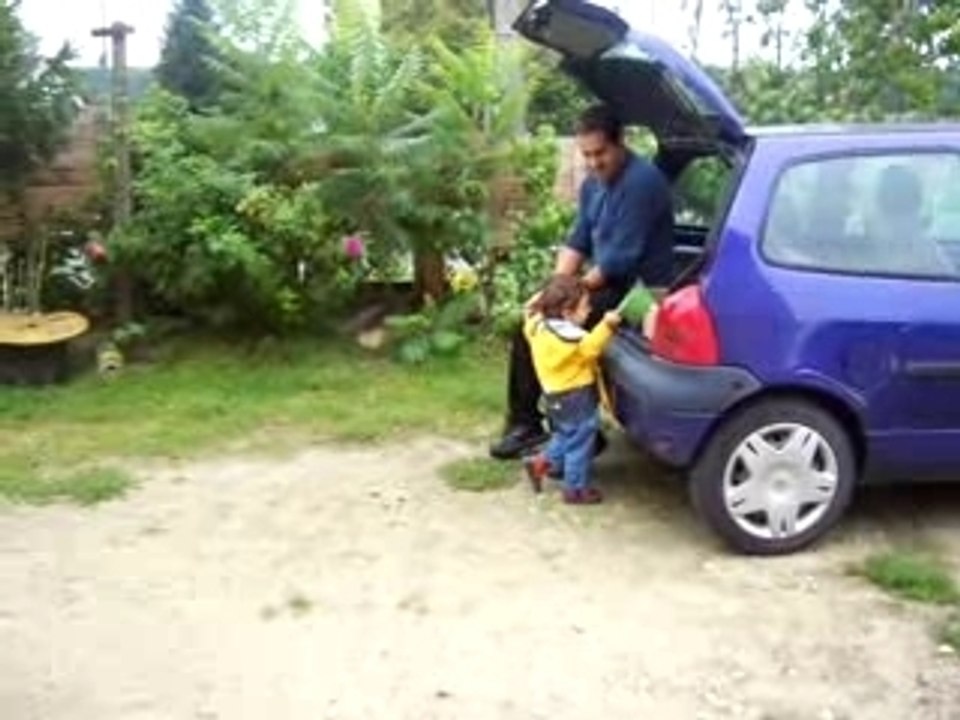 Sur la route de Louvier Vidéo Dailymotion