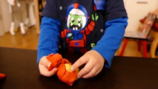 LEARN COLOURS FOR KIDS TODDLERS PLAY DOH SURPRISE EGGS
