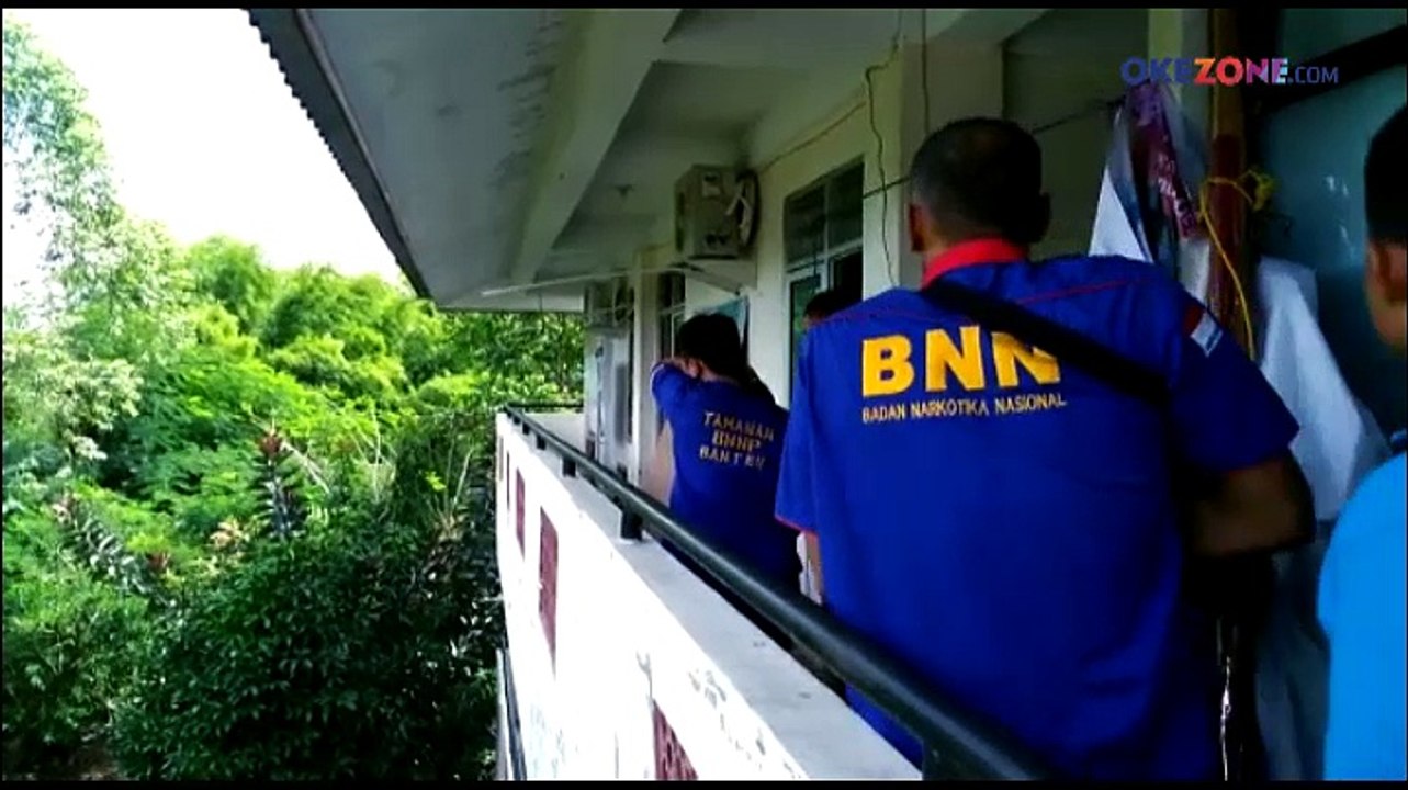 Petugas Gabungan BNN Banten dan Kota Tangsel Ta...