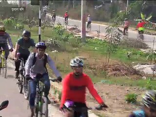 এক লেনে সাইকেল চালিয়ে গিনেস বুকে রেকর্ড বাংলাদেশের