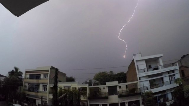 La foudre filmée en super slow motion : incroyable