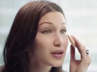 Bella Hadid : pour Dior, elle reste au top jour et nuit !