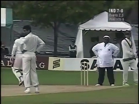 Sachin Tendulkar vs Waqar Younis how did he survive this over
