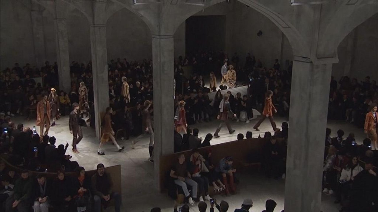 Mailänder modewoche: 70er jahre und mustermix