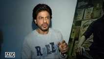 Shocking! Shah Rukh SWEEPS and MOPS the floor on his sets