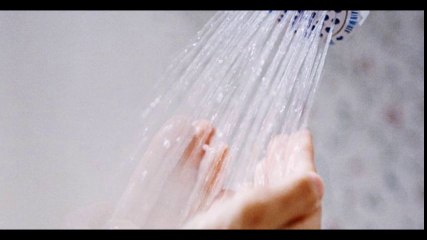 أطباء يحذرون من الاستحمام بشكل يومي