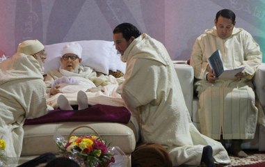 من هو حمزة بن العباس شيخ الطريقة القادرية البوتشيشية الراحل؟